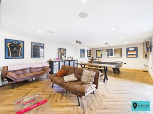 Games Room- click for photo gallery